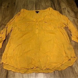 Torrid 1/2 Button Gold Yellow Rayon Roll Tab Sleeve Lightweight Shirt Size 1